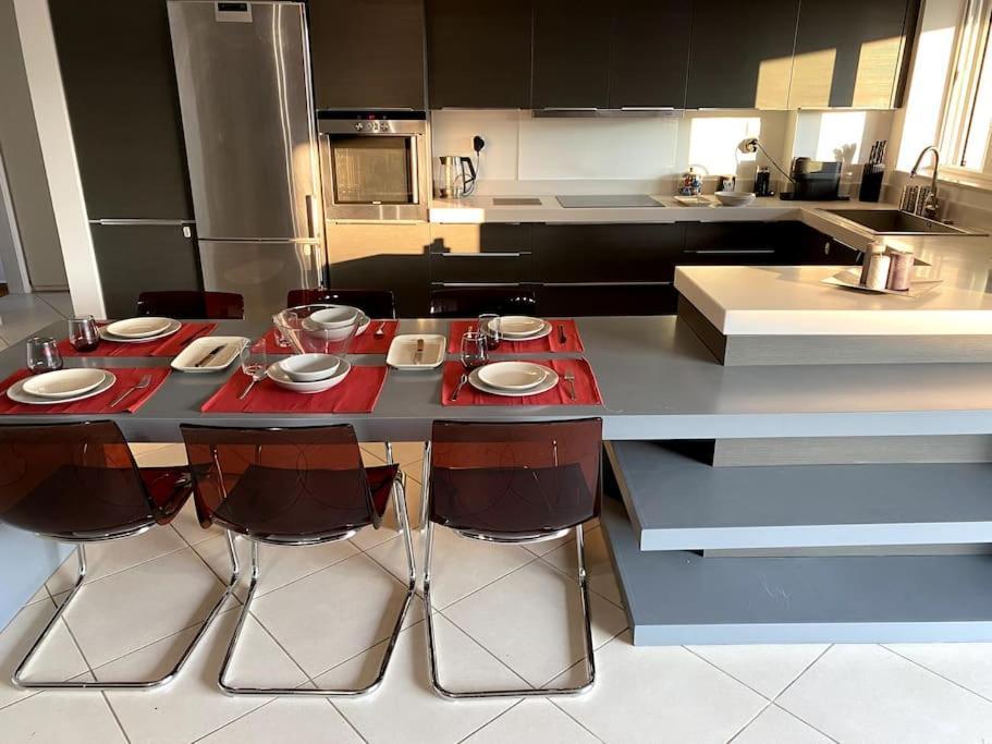 Spacious And Sunkissed 3Br & 2 Bathrooms Apartment Athens Exterior photo