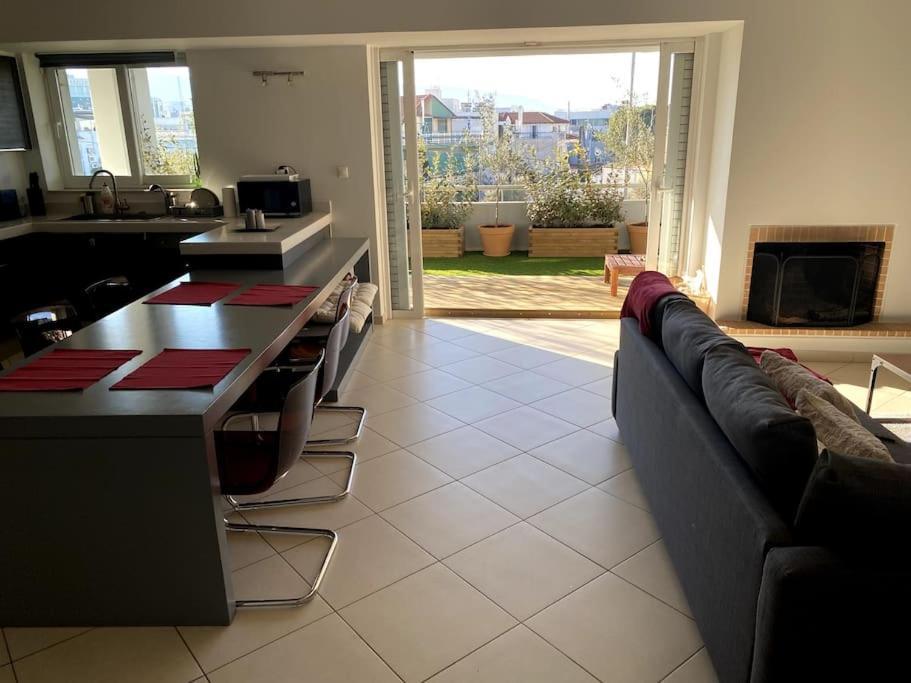 Spacious And Sunkissed 3Br & 2 Bathrooms Apartment Athens Exterior photo