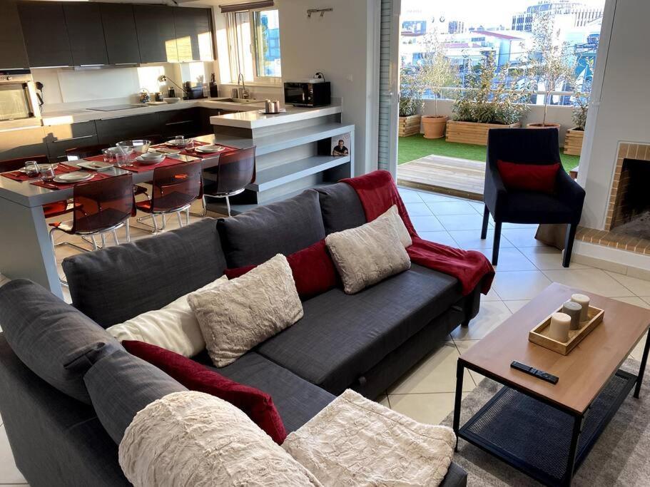 Spacious And Sunkissed 3Br & 2 Bathrooms Apartment Athens Exterior photo